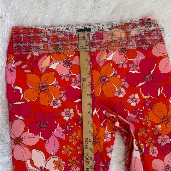 Talbots Perfect Crop Pants in Tossed Flower, Size 8 Pink Orange - Picture 10 of 11